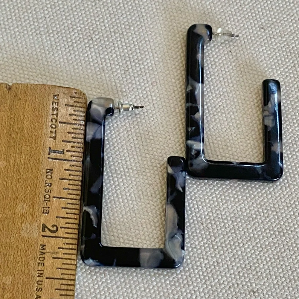 Madewell Acetate Rectangular Rectangle Hoop Earrings Black Gray White 2.25” - Picture 3 of 3